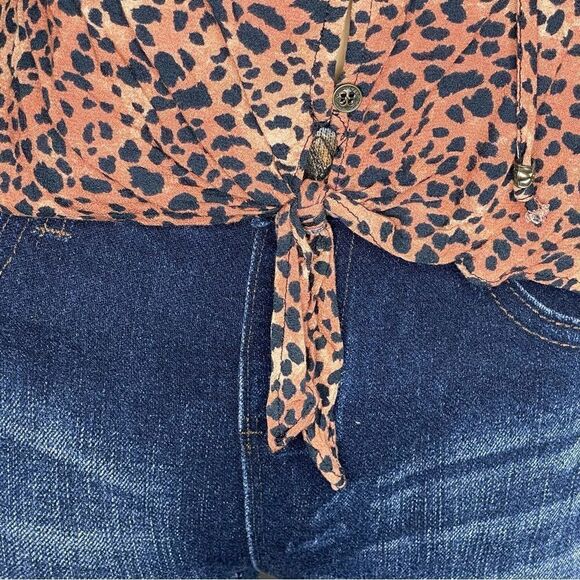 Rewind Leopard Off Shoulder Long Sleeve Button-down Blouse Top Tan Black Medium - Picture 4 of 12